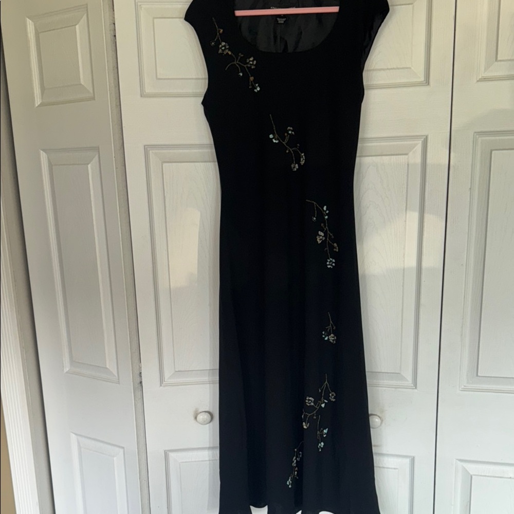Jones New York Black slevrss  Dress with Floral Embroidery & stone detail - Picture 6 of 10